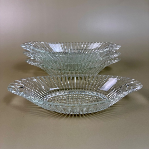 Vintage Clear Glass Dessert Bowls | Set of 4 Ribbed Oval Dishes | Mid-Century - Picture 4 of 15